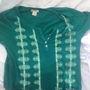 Turquoise t shirt with embroidery pattern